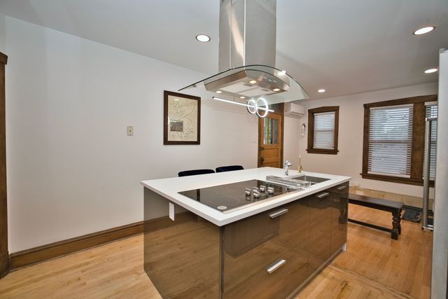 2437 W North Shore Avenue 2, Chicago, IL 60645