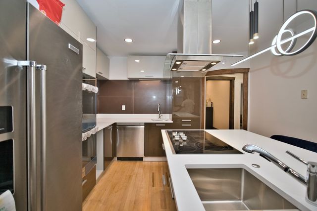 2437 W North Shore Avenue 2, Chicago, IL 60645