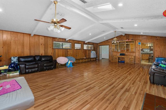 1404 Briarwood Trail, Henderson, TX 75654