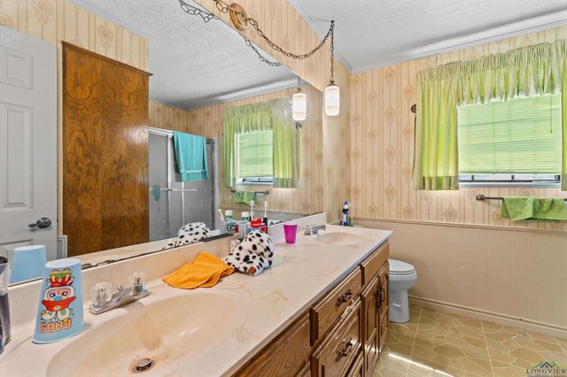 1404 Briarwood Trail, Henderson, TX 75654