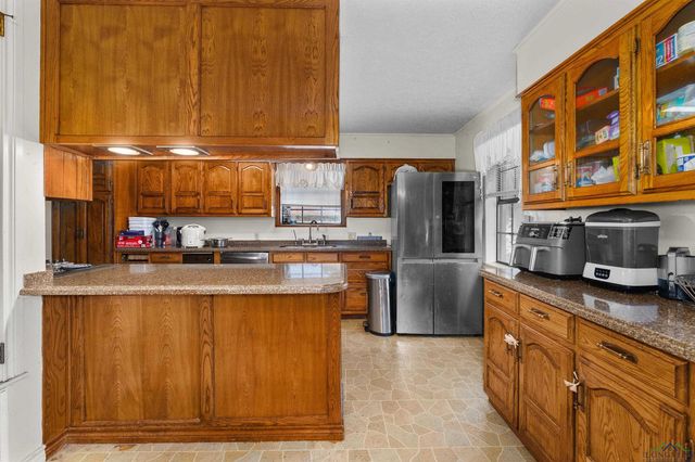 1404 Briarwood Trail, Henderson, TX 75654