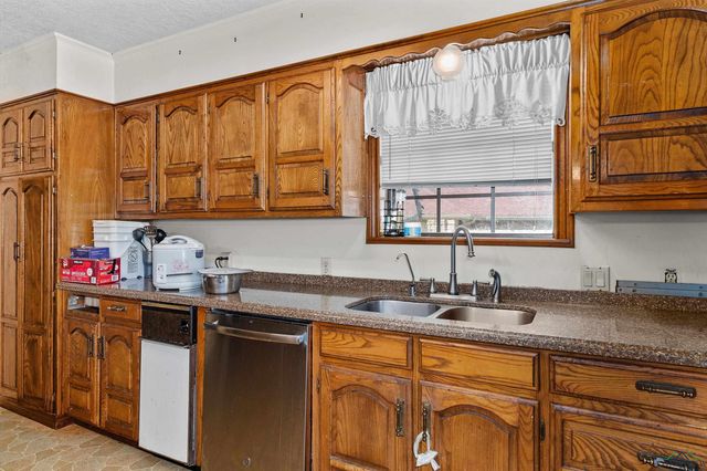 1404 Briarwood Trail, Henderson, TX 75654