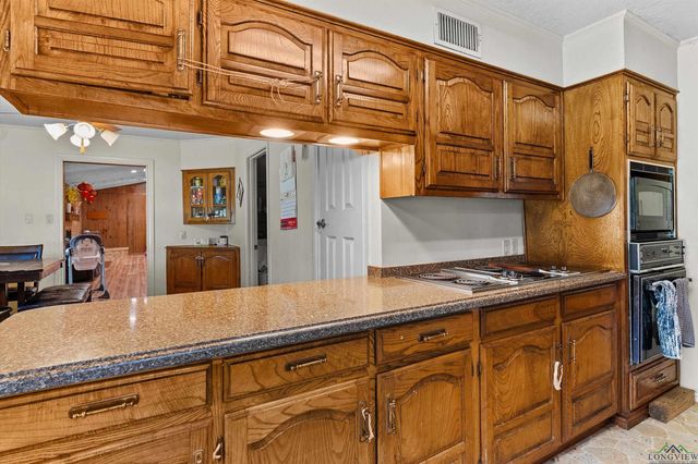 1404 Briarwood Trail, Henderson, TX 75654