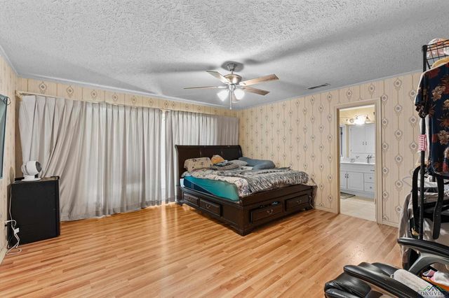 1404 Briarwood Trail, Henderson, TX 75654