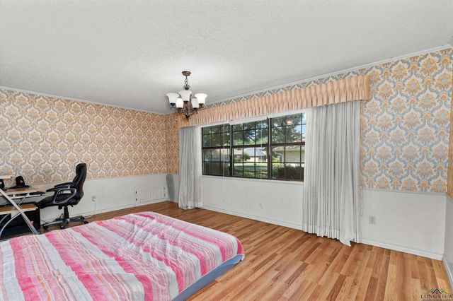 1404 Briarwood Trail, Henderson, TX 75654