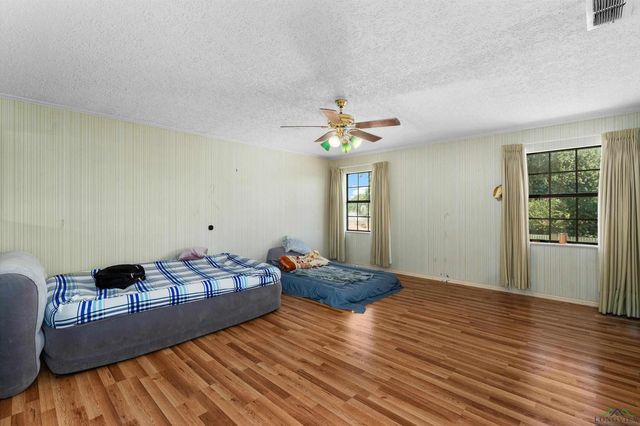 1404 Briarwood Trail, Henderson, TX 75654