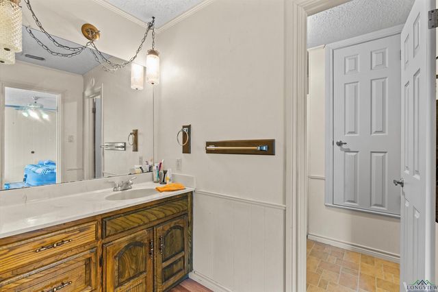 1404 Briarwood Trail, Henderson, TX 75654