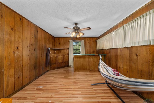 1404 Briarwood Trail, Henderson, TX 75654