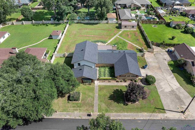 1404 Briarwood Trail, Henderson, TX 75654