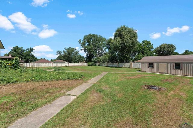 1404 Briarwood Trail, Henderson, TX 75654