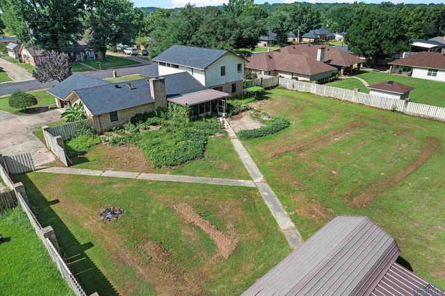 1404 Briarwood Trail, Henderson, TX 75654