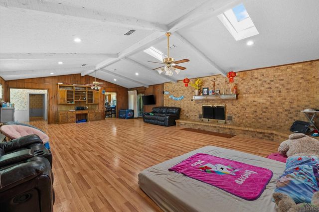 1404 Briarwood Trail, Henderson, TX 75654