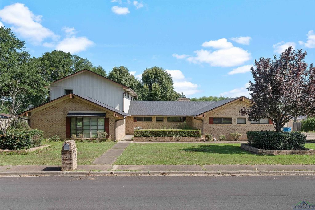 1404 Briarwood Trail, Henderson, TX 75654