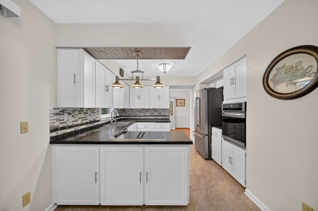 4521 Aurora Avenue, Des Moines, IA 50310