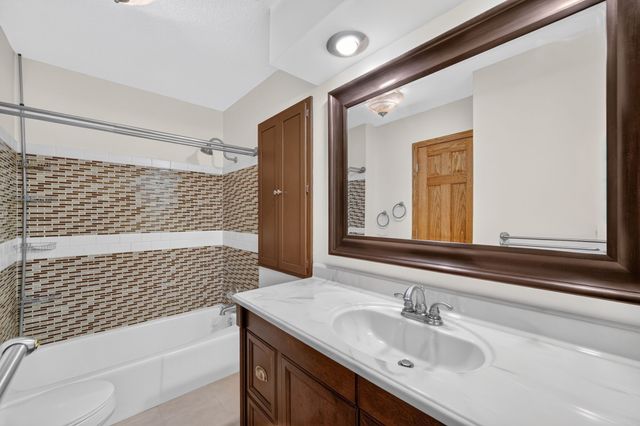 4521 Aurora Avenue, Des Moines, IA 50310