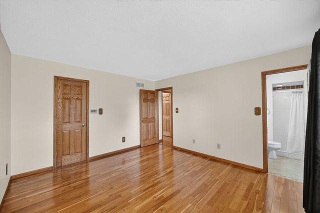 4521 Aurora Avenue, Des Moines, IA 50310