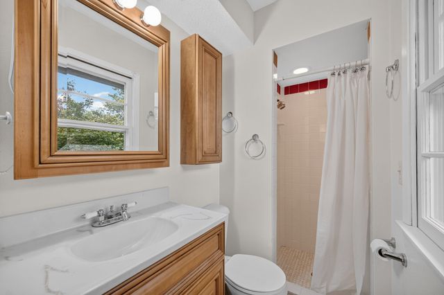 4521 Aurora Avenue, Des Moines, IA 50310