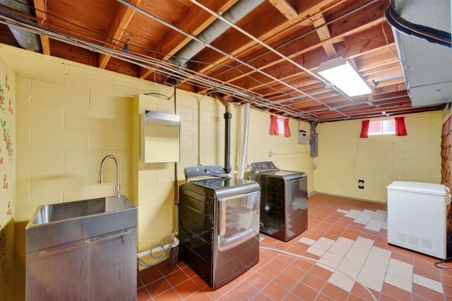 4521 Aurora Avenue, Des Moines, IA 50310