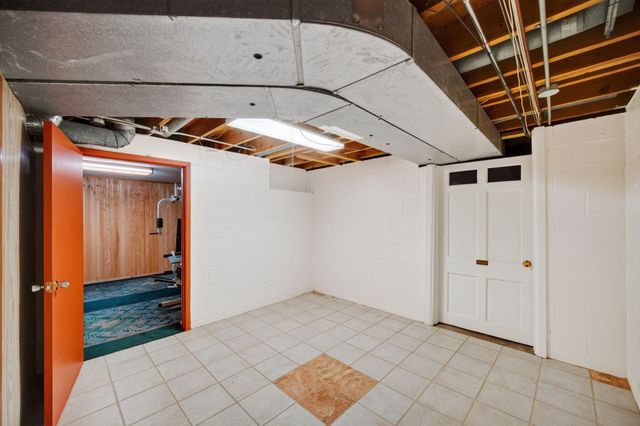 4521 Aurora Avenue, Des Moines, IA 50310