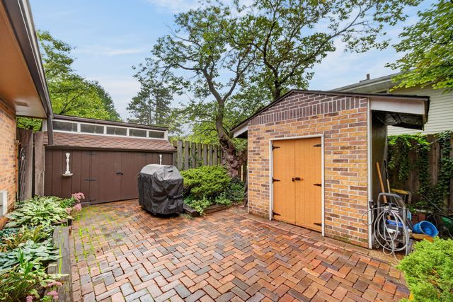 4521 Aurora Avenue, Des Moines, IA 50310