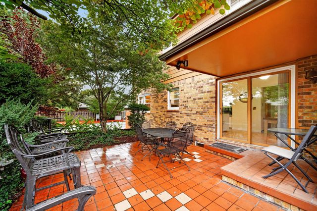 4521 Aurora Avenue, Des Moines, IA 50310