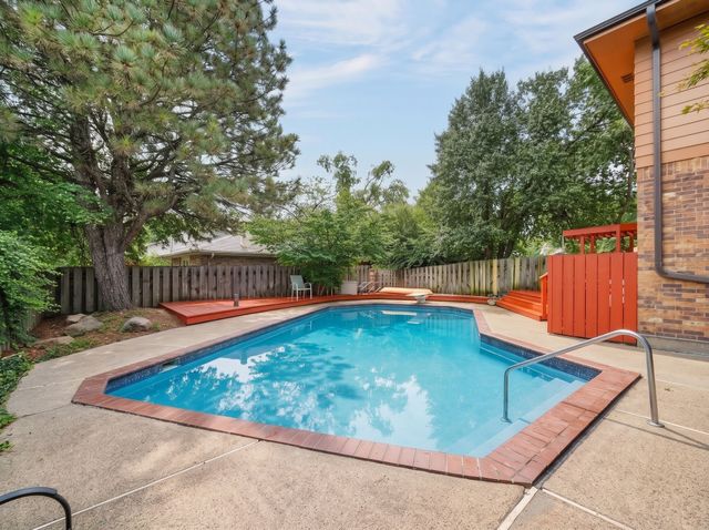 4521 Aurora Avenue, Des Moines, IA 50310