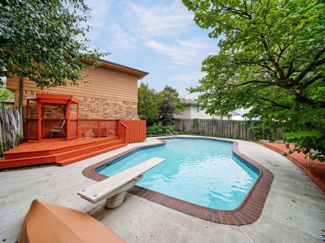 4521 Aurora Avenue, Des Moines, IA 50310