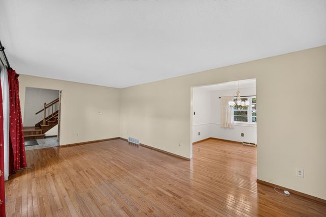 4521 Aurora Avenue, Des Moines, IA 50310