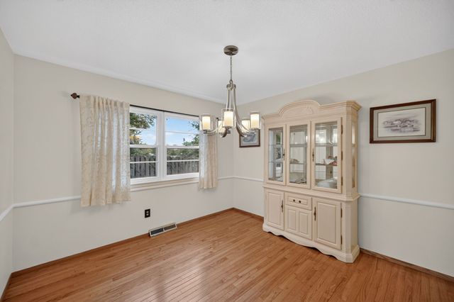 4521 Aurora Avenue, Des Moines, IA 50310