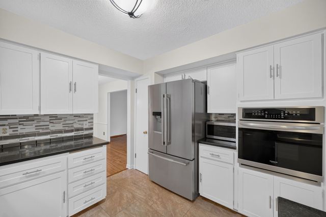 4521 Aurora Avenue, Des Moines, IA 50310