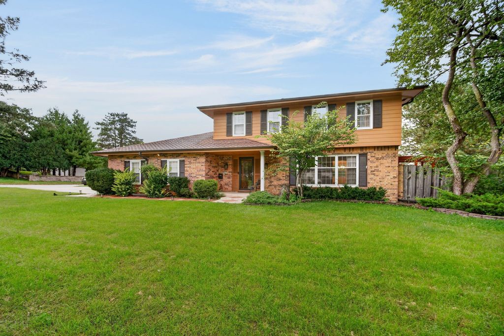 4521 Aurora Avenue, Des Moines, IA 50310