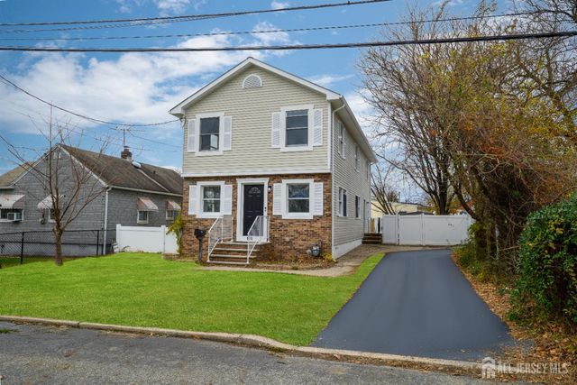 998 Woodmere Drive, Aberdeen, NJ 07735