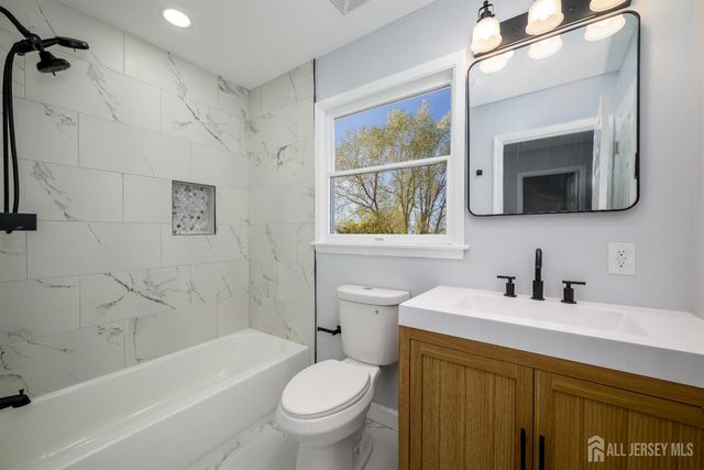 998 Woodmere Drive, Aberdeen, NJ 07735