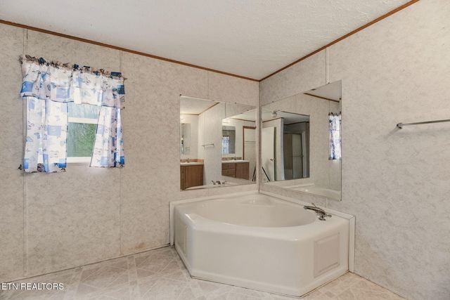 357 Muncey Hollow Lane, Washburn, TN 37888