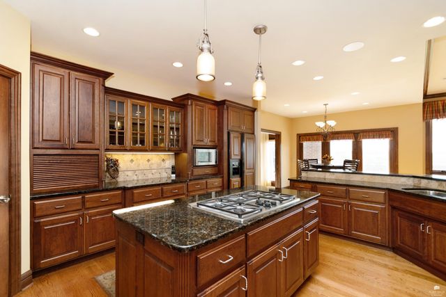 2731 Heartland Valley Road, Manhattan, KS 66503