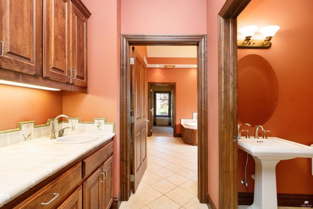 2731 Heartland Valley Road, Manhattan, KS 66503