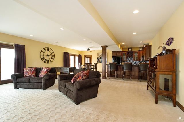 2731 Heartland Valley Road, Manhattan, KS 66503