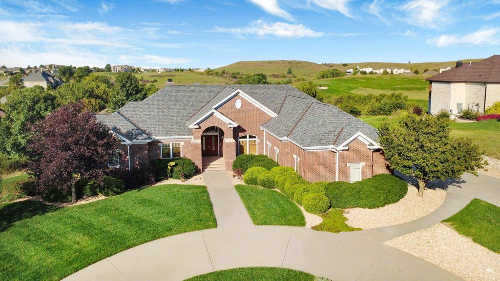 2731 Heartland Valley Road, Manhattan, KS 66503