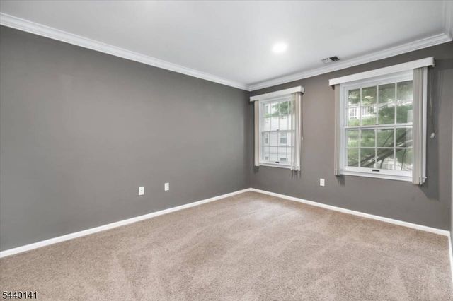 37 Amethyst Ln, Paterson City, NJ 07501