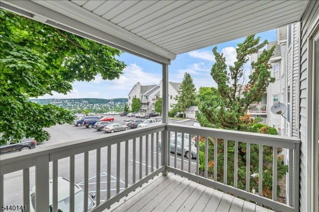 37 Amethyst Ln, Paterson City, NJ 07501