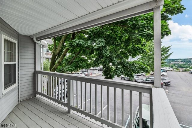 37 Amethyst Ln, Paterson City, NJ 07501