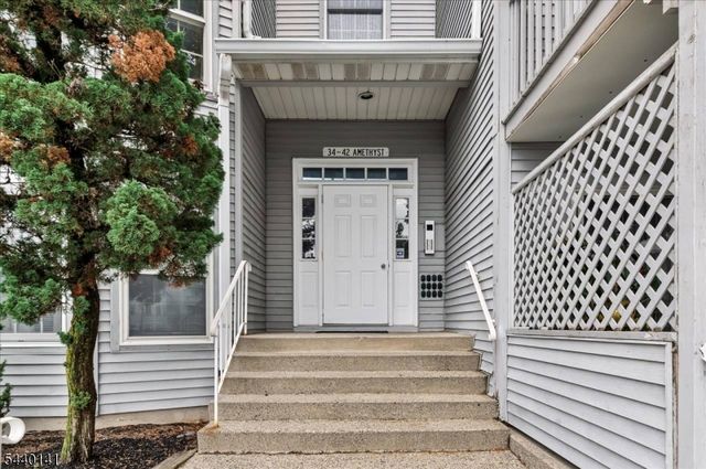 37 Amethyst Ln, Paterson City, NJ 07501