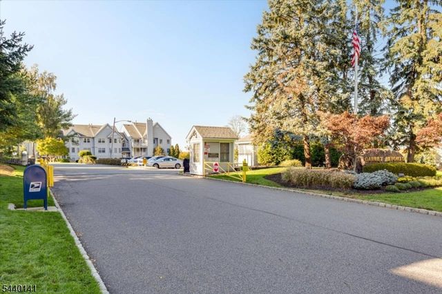 37 Amethyst Ln, Paterson City, NJ 07501