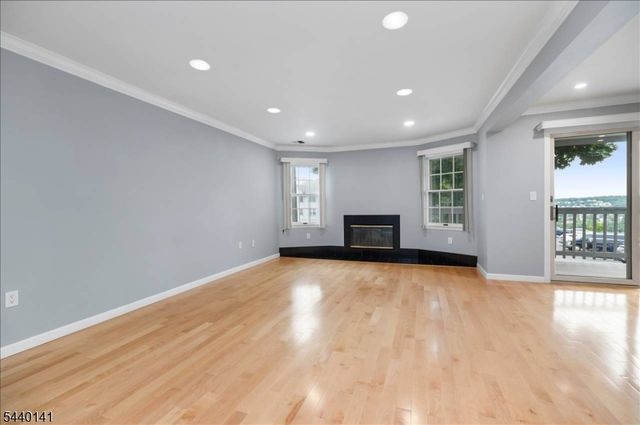 37 Amethyst Ln, Paterson City, NJ 07501