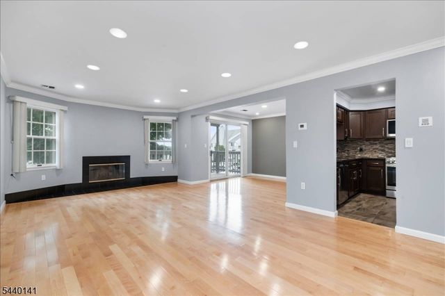 37 Amethyst Ln, Paterson City, NJ 07501