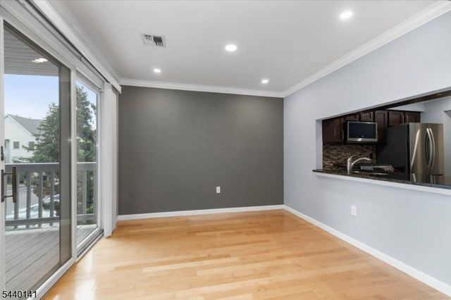 37 Amethyst Ln, Paterson City, NJ 07501