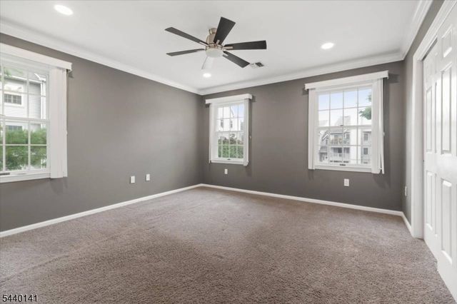 37 Amethyst Ln, Paterson City, NJ 07501