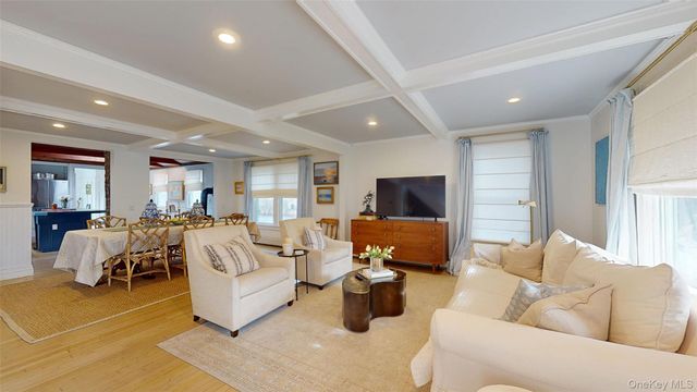 15 Walnut Avenue, East Quogue, NY 11942