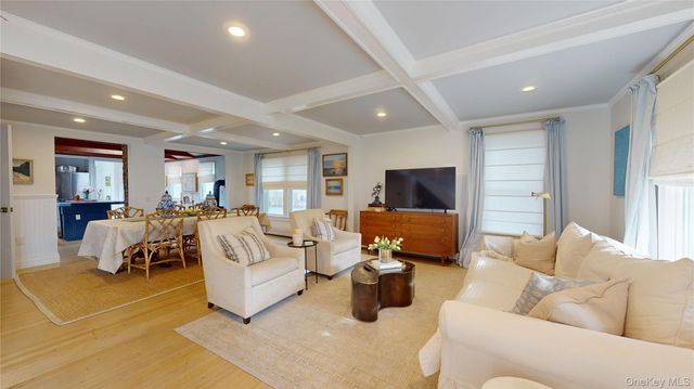 15 Walnut Avenue, East Quogue, NY 11942