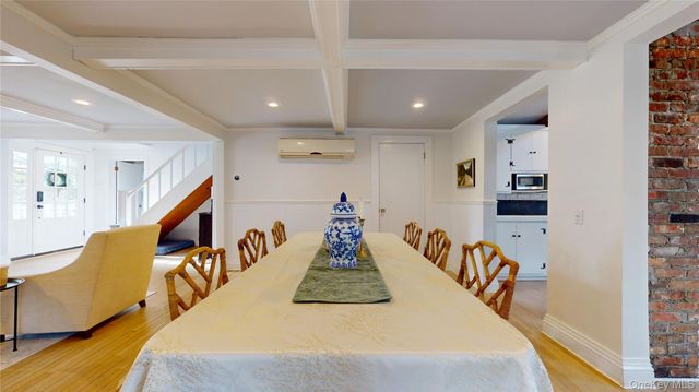 15 Walnut Avenue, East Quogue, NY 11942